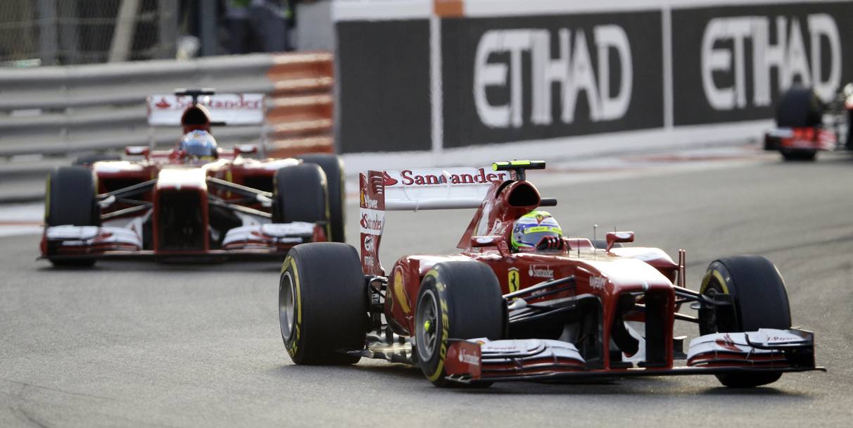 Le Ferrari con Massa davanti ad Alonso. Ad Abu Dhabi  hanno duellato a lungo. Ap